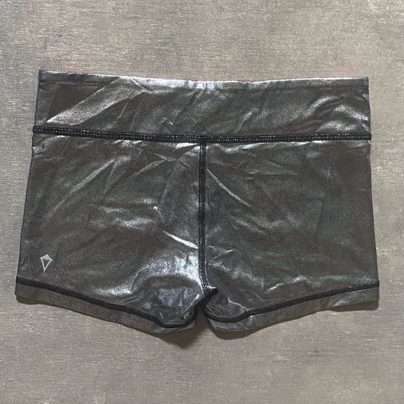 Ivivva Reversible Shorts - Picture 1 of 4